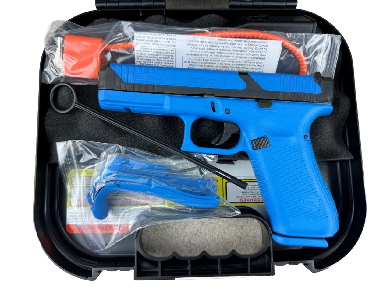 Glock 17T training pistol with blowback system for realistic recoil